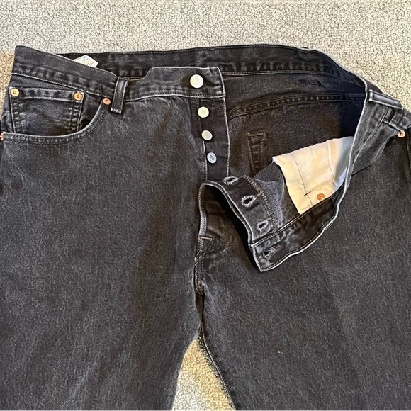 Levis Jeans Mens 40x32(31) Black 501 Straight Regular Button Fly Denim - Picture 6 of 10